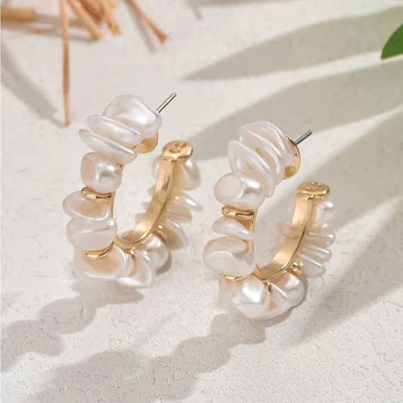 pearl gold elegant hoop earrings - Picture 3 of 7